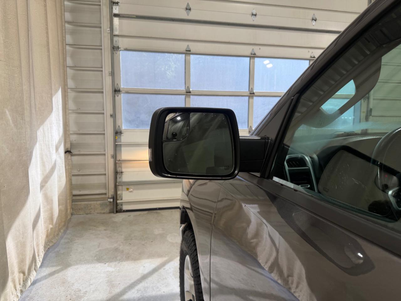 RAM 1500 Big Horn 4x4 Crew Cab 5'7" Box 2023