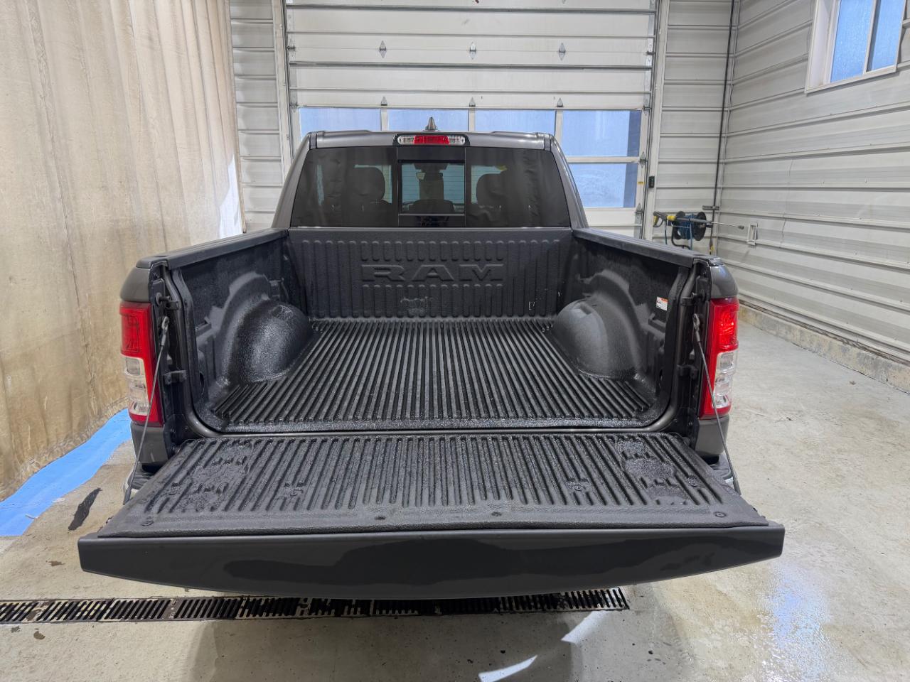 RAM 1500 Big Horn 4x4 Crew Cab 5'7" Box 2023