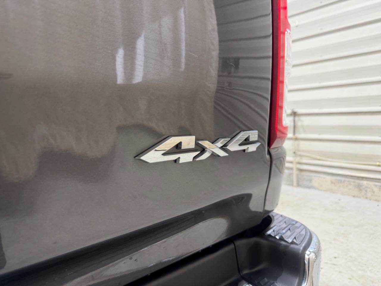 RAM 1500 Big Horn 4x4 Crew Cab 5'7" Box 2023