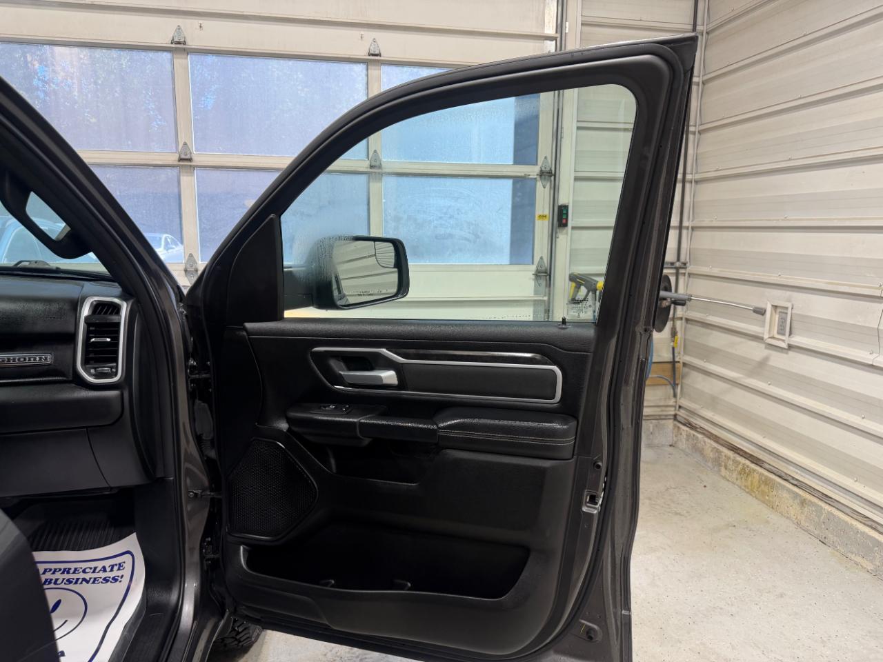RAM 1500 Big Horn 4x4 Crew Cab 5'7" Box 2023