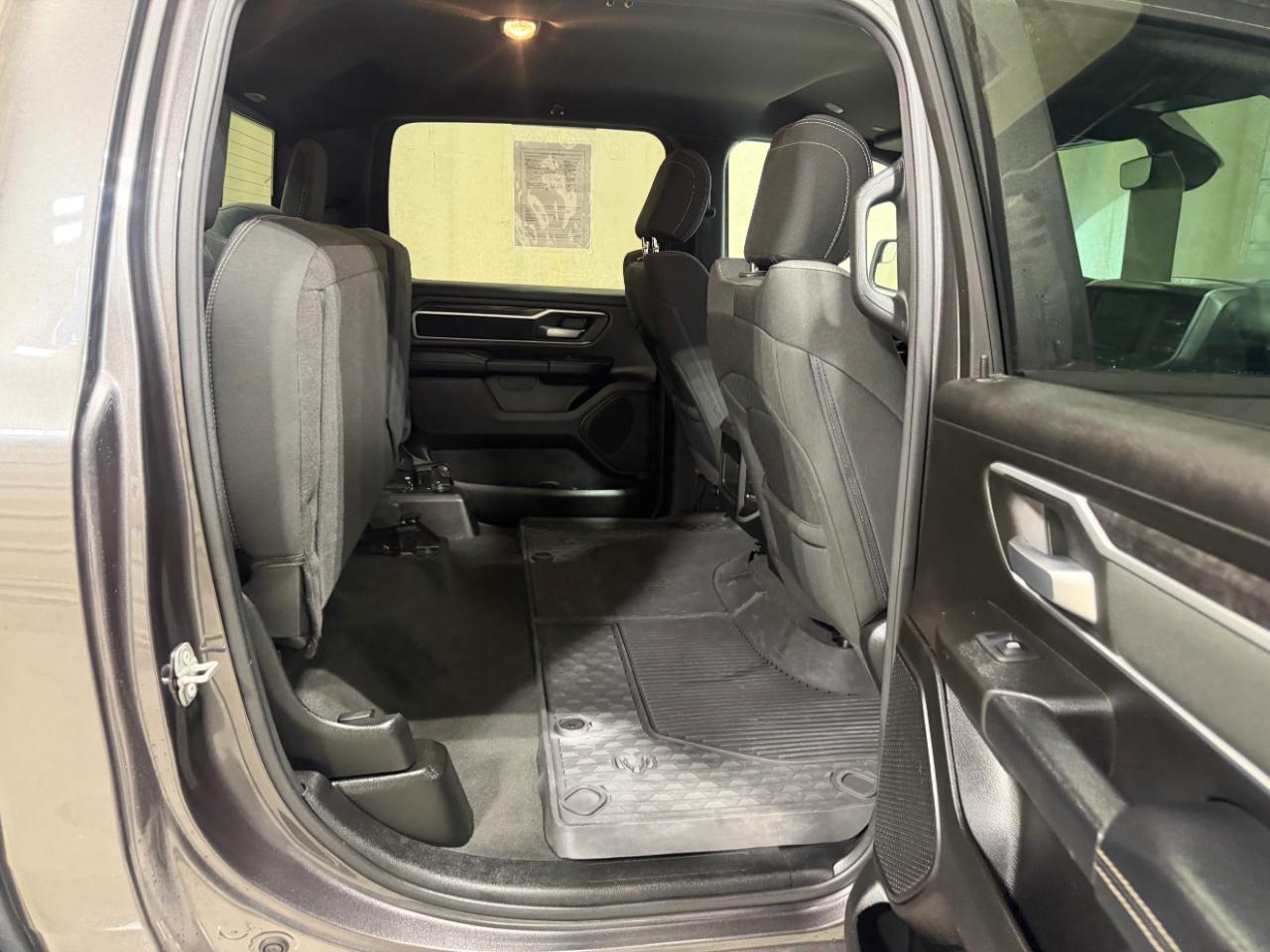 RAM 1500 Big Horn 4x4 Crew Cab 5'7" Box 2023