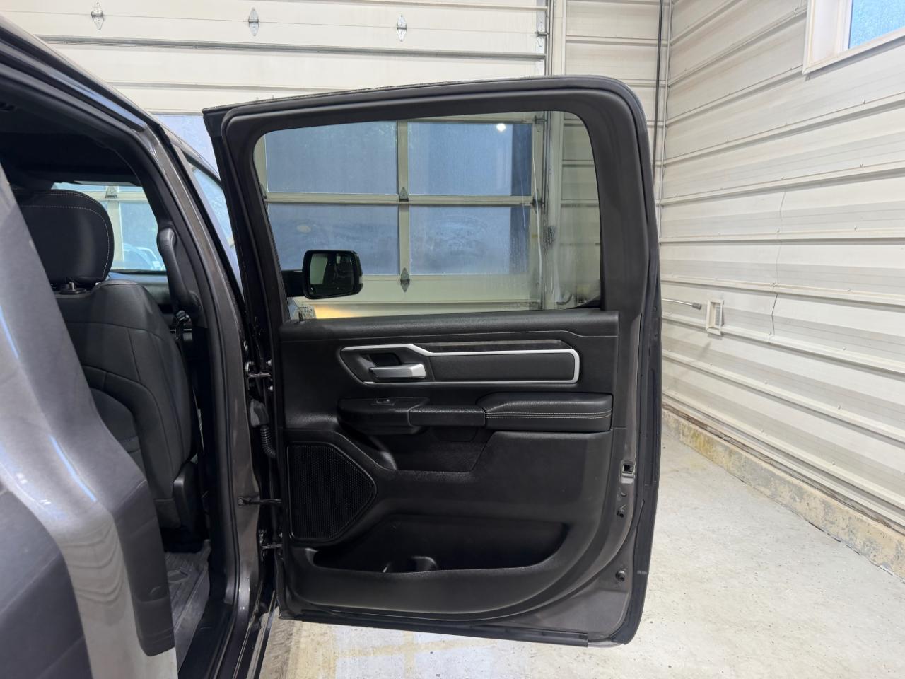 RAM 1500 Big Horn 4x4 Crew Cab 5'7" Box 2023