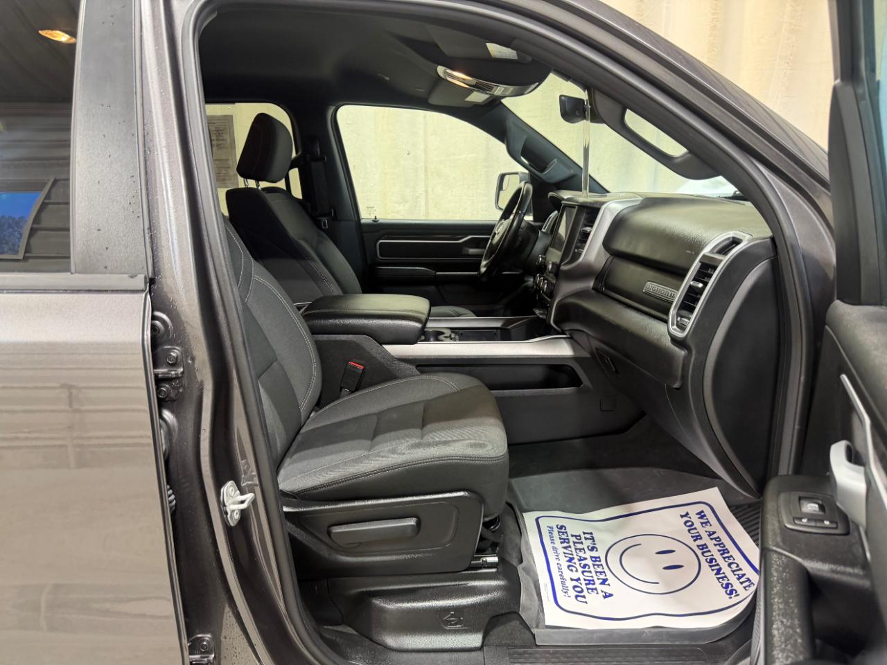 RAM 1500 Big Horn 4x4 Crew Cab 5'7" Box 2023