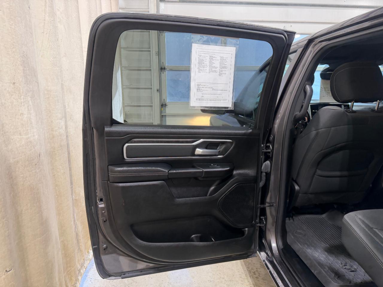 RAM 1500 Big Horn 4x4 Crew Cab 5'7" Box 2023