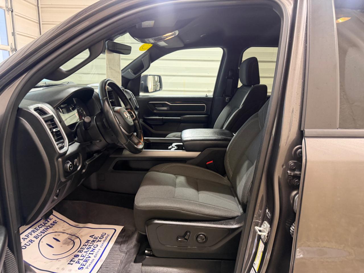RAM 1500 Big Horn 4x4 Crew Cab 5'7" Box 2023