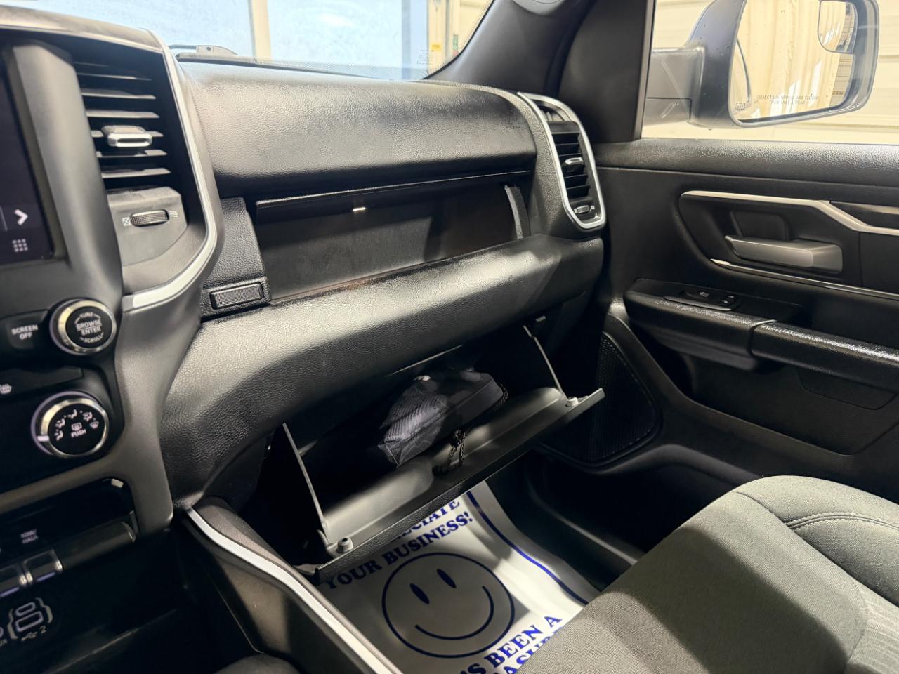 RAM 1500 Big Horn 4x4 Crew Cab 5'7" Box 2023