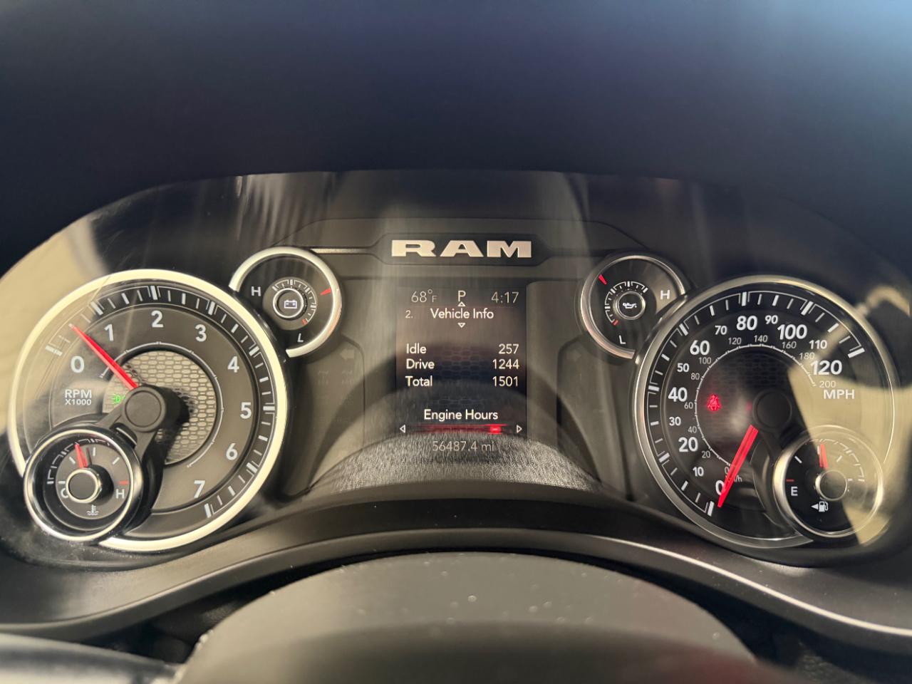 RAM 1500 Big Horn 4x4 Crew Cab 5'7" Box 2023