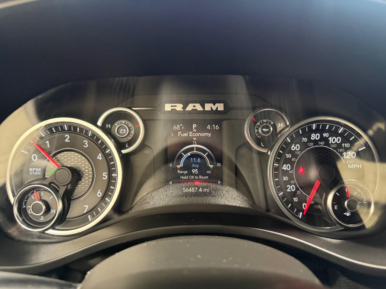 RAM 1500 Big Horn 4x4 Crew Cab 5'7" Box 2023