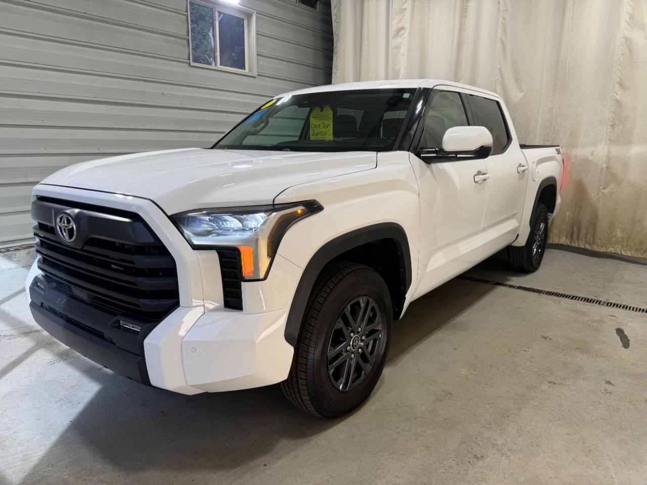 Toyota Tundra 4WD SR5 CrewMax 5.5' Bed (Natl) 2023