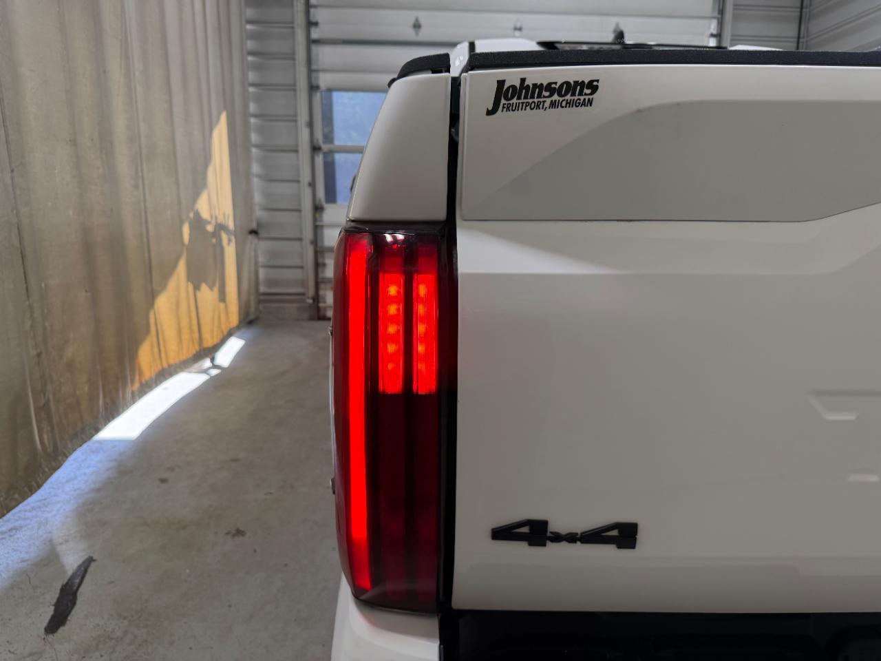 Toyota Tundra 4WD SR5 CrewMax 5.5' Bed (Natl) 2023