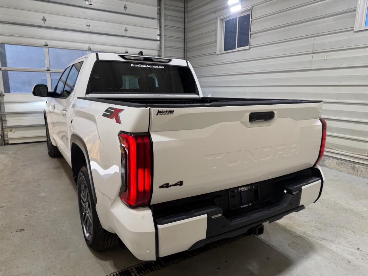 Toyota Tundra 4WD SR5 CrewMax 5.5' Bed (Natl) 2023