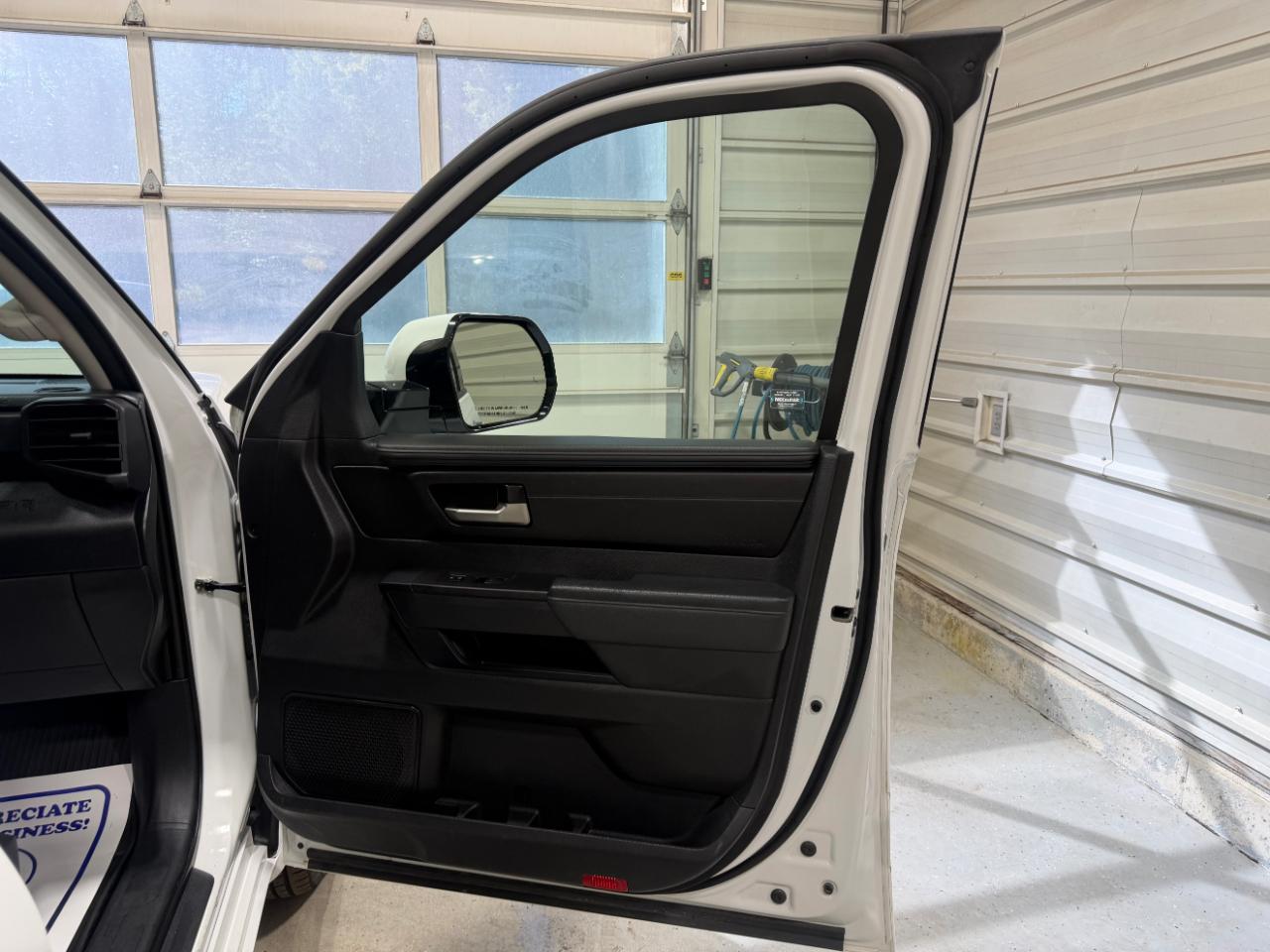 Toyota Tundra 4WD SR5 CrewMax 5.5' Bed (Natl) 2023
