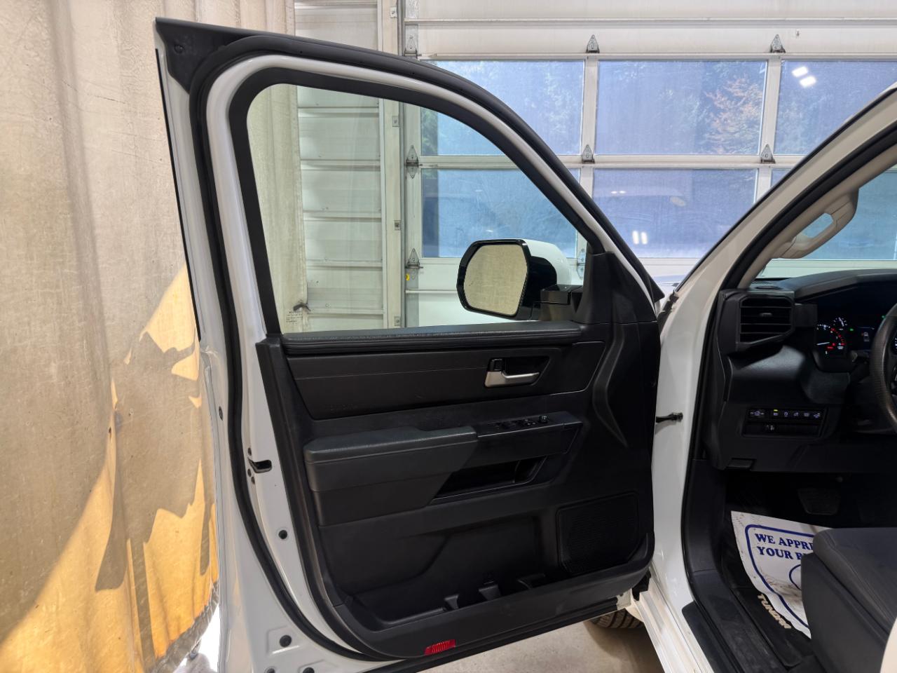 Toyota Tundra 4WD SR5 CrewMax 5.5' Bed (Natl) 2023
