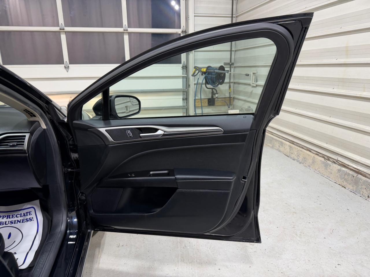 Ford Fusion SE FWD 2017