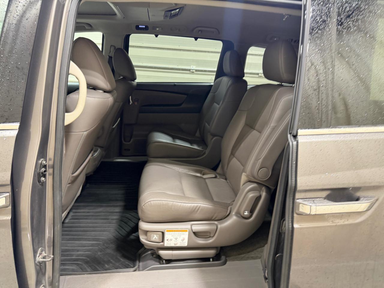 Honda Odyssey Touring w/ Nav System and DVD 2014