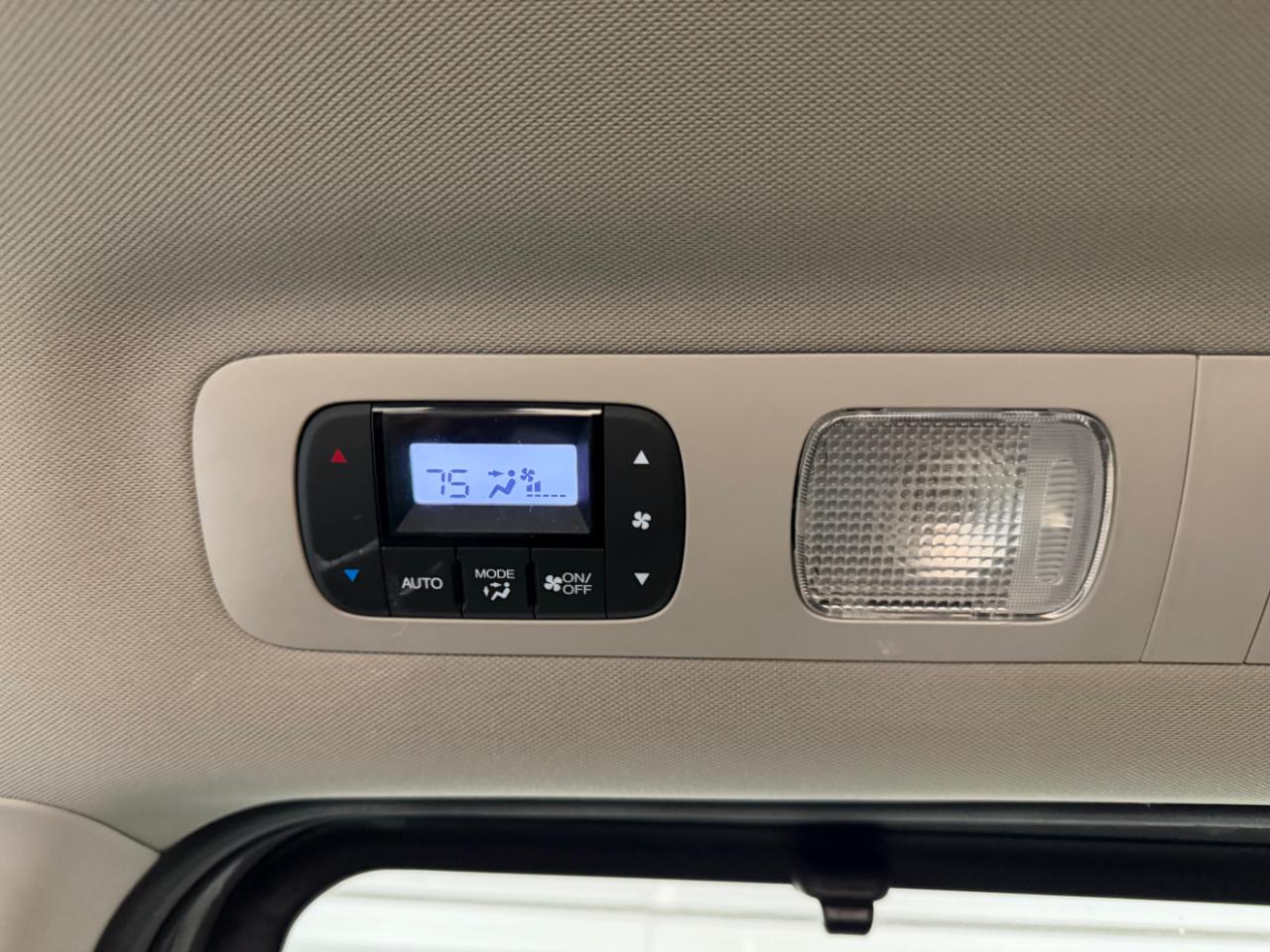Honda Odyssey Touring w/ Nav System and DVD 2014