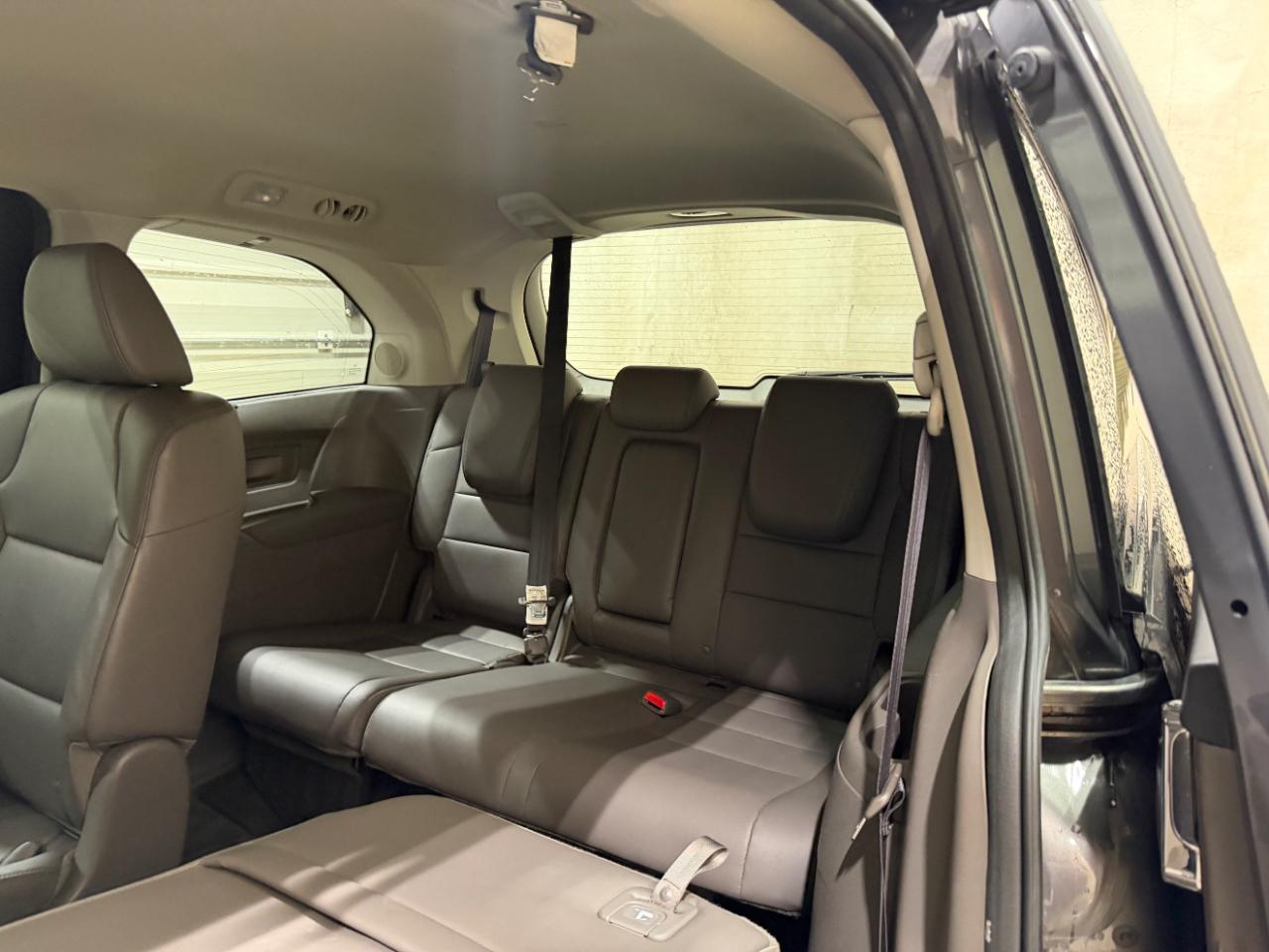 Honda Odyssey Touring w/ Nav System and DVD 2014