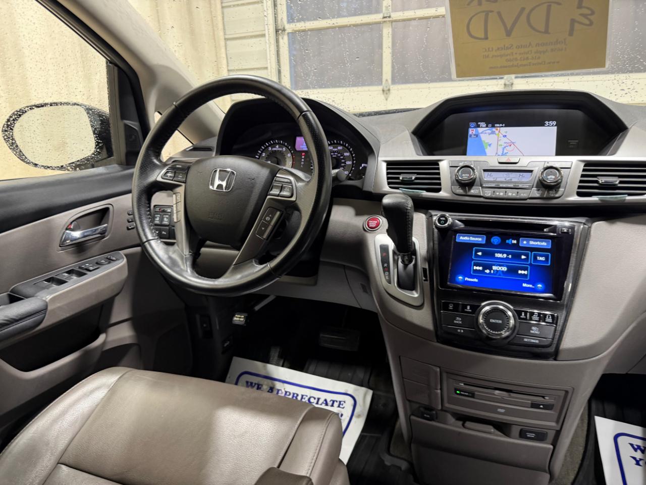 Honda Odyssey Touring w/ Nav System and DVD 2014