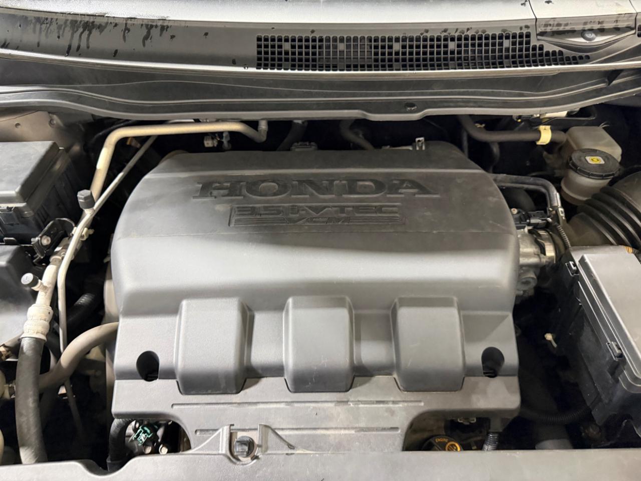 Honda Odyssey Touring w/ Nav System and DVD 2014