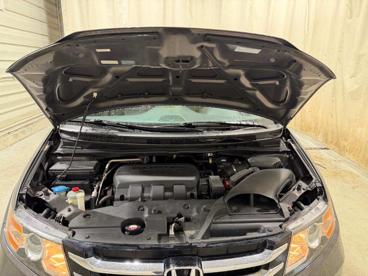 Honda Odyssey Touring w/ Nav System and DVD 2014