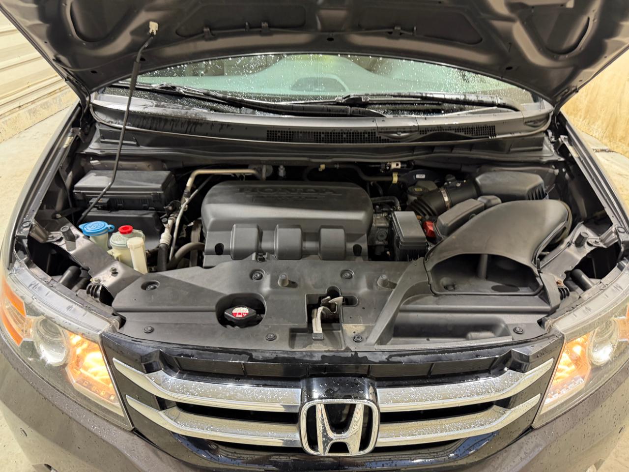 Honda Odyssey Touring w/ Nav System and DVD 2014