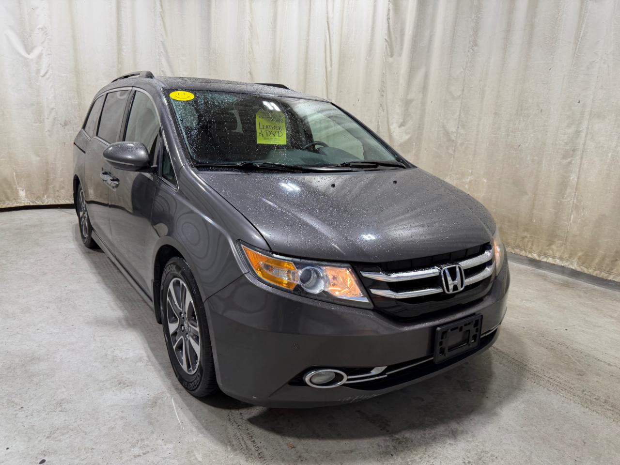 Honda Odyssey Touring w/ Nav System and DVD 2014