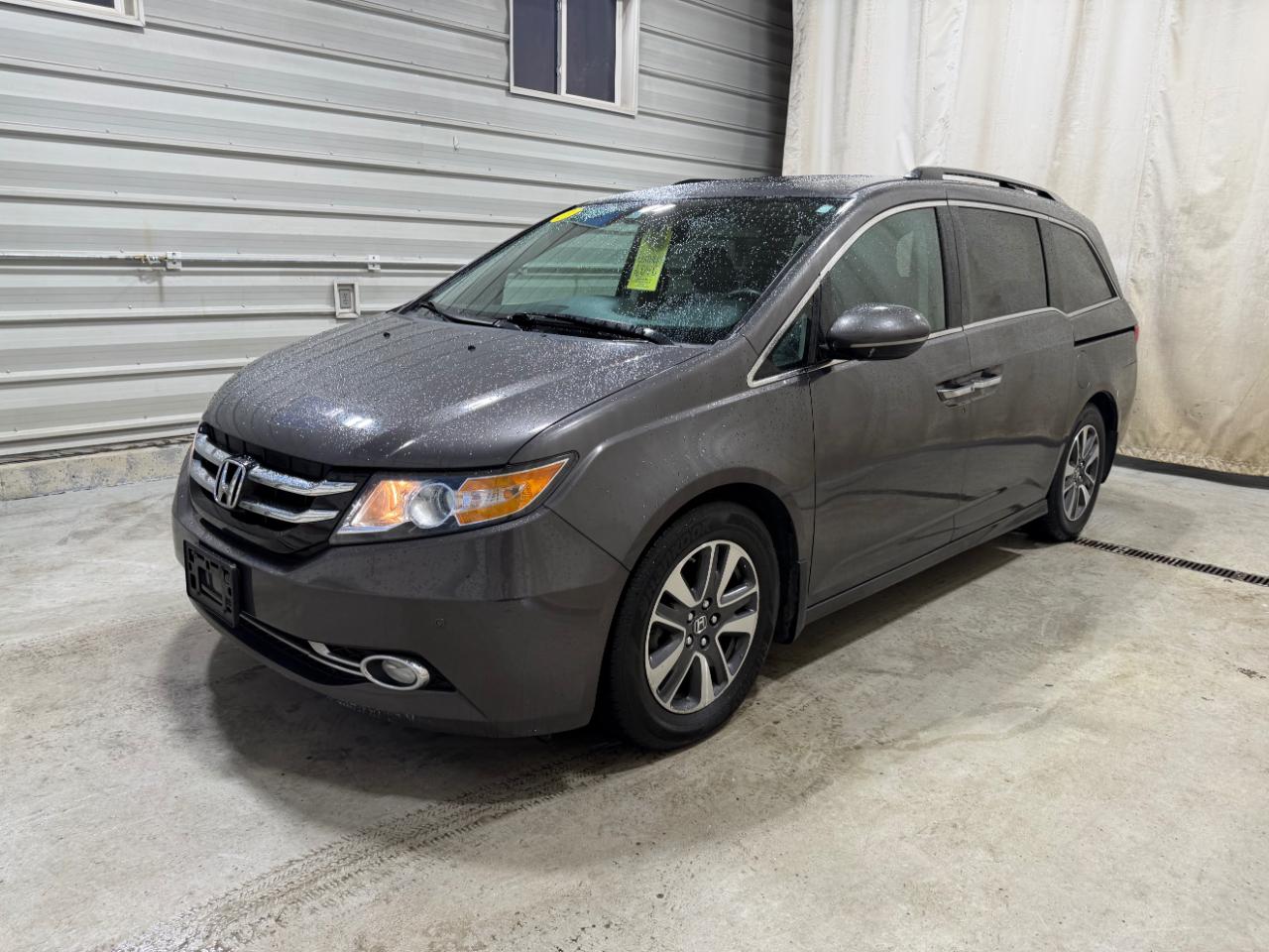 Honda Odyssey Touring w/ Nav System and DVD 2014