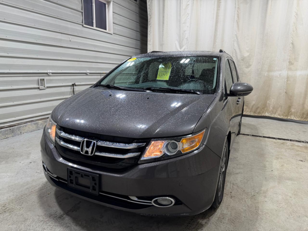 Honda Odyssey Touring w/ Nav System and DVD 2014