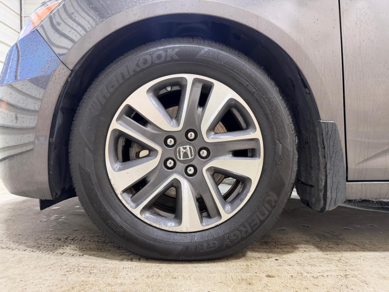 Honda Odyssey Touring w/ Nav System and DVD 2014