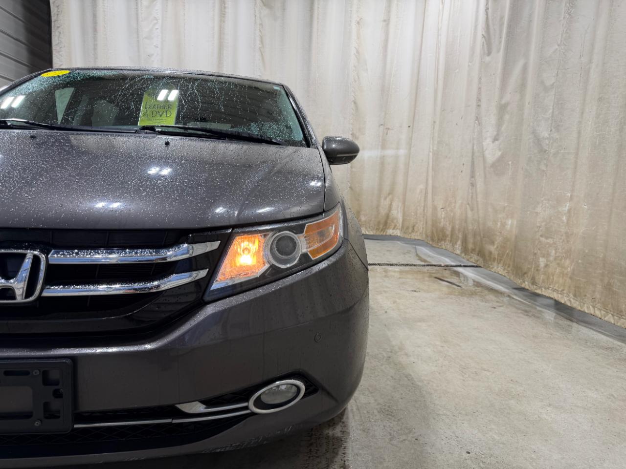 Honda Odyssey Touring w/ Nav System and DVD 2014