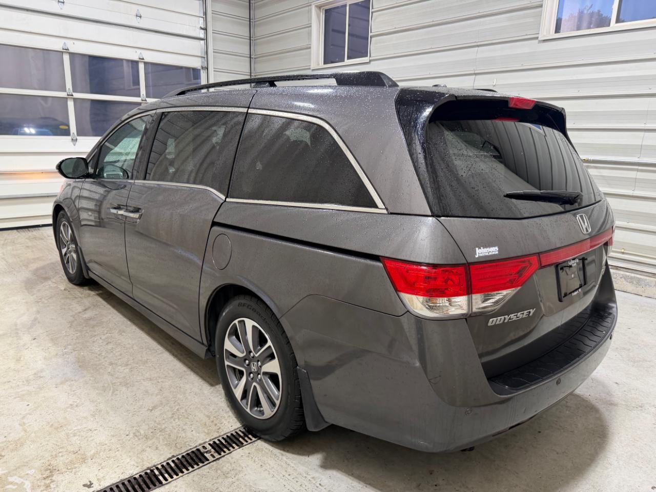 Honda Odyssey Touring w/ Nav System and DVD 2014