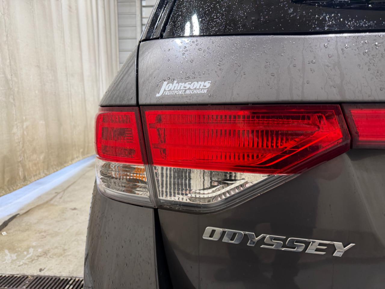 Honda Odyssey Touring w/ Nav System and DVD 2014