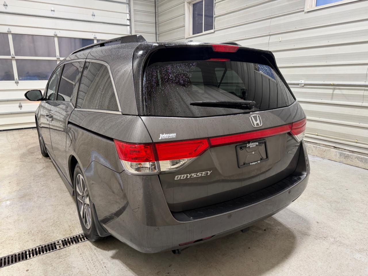 Honda Odyssey Touring w/ Nav System and DVD 2014