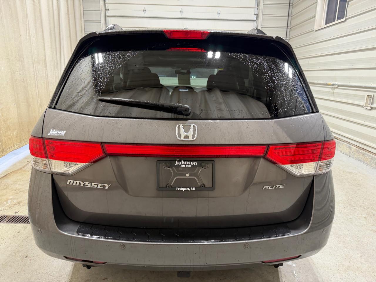 Honda Odyssey Touring w/ Nav System and DVD 2014
