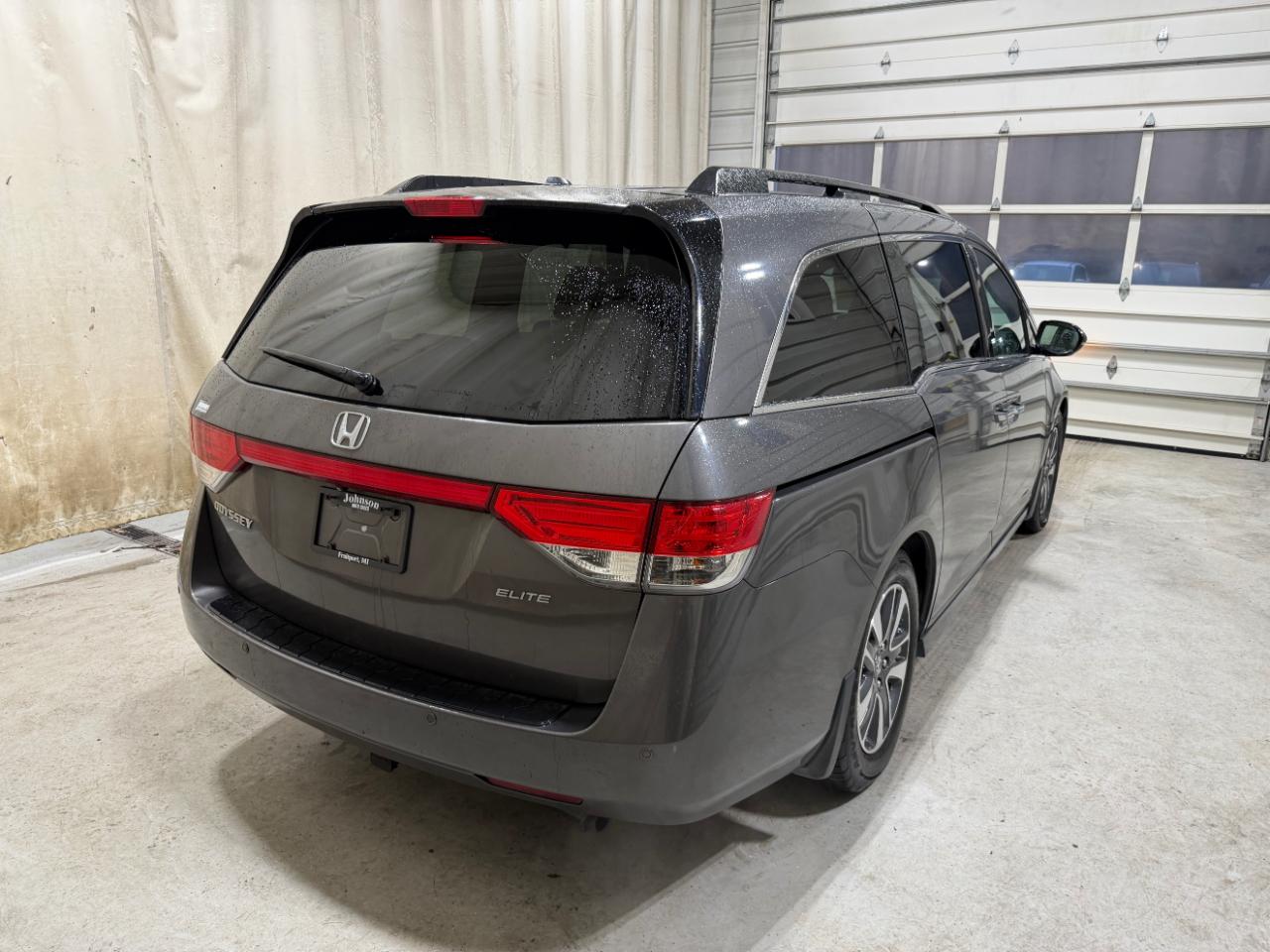 Honda Odyssey Touring w/ Nav System and DVD 2014