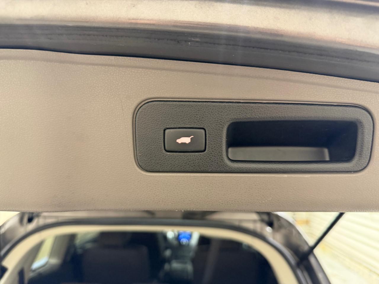 Honda Odyssey Touring w/ Nav System and DVD 2014