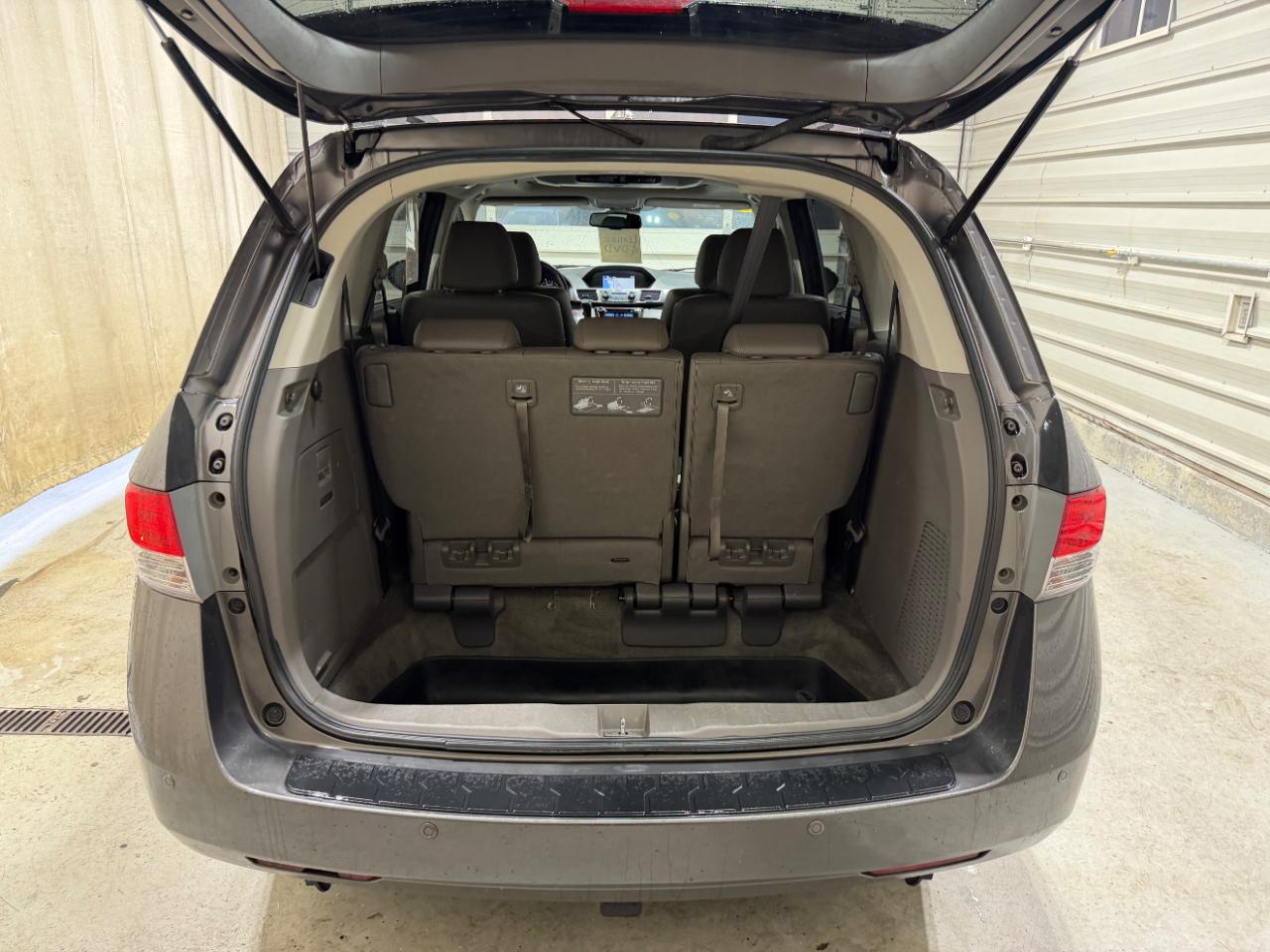 Honda Odyssey Touring w/ Nav System and DVD 2014