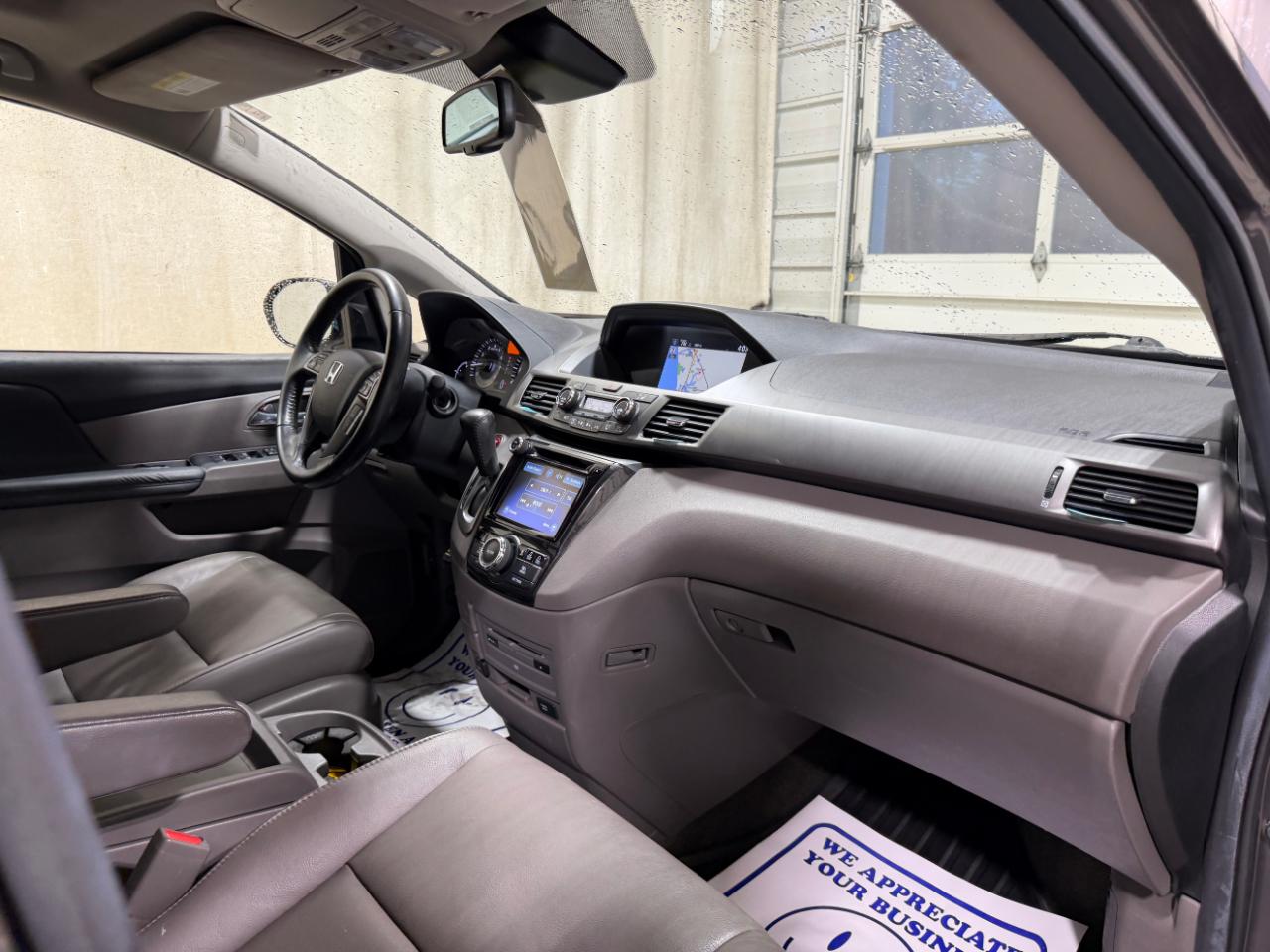 Honda Odyssey Touring w/ Nav System and DVD 2014