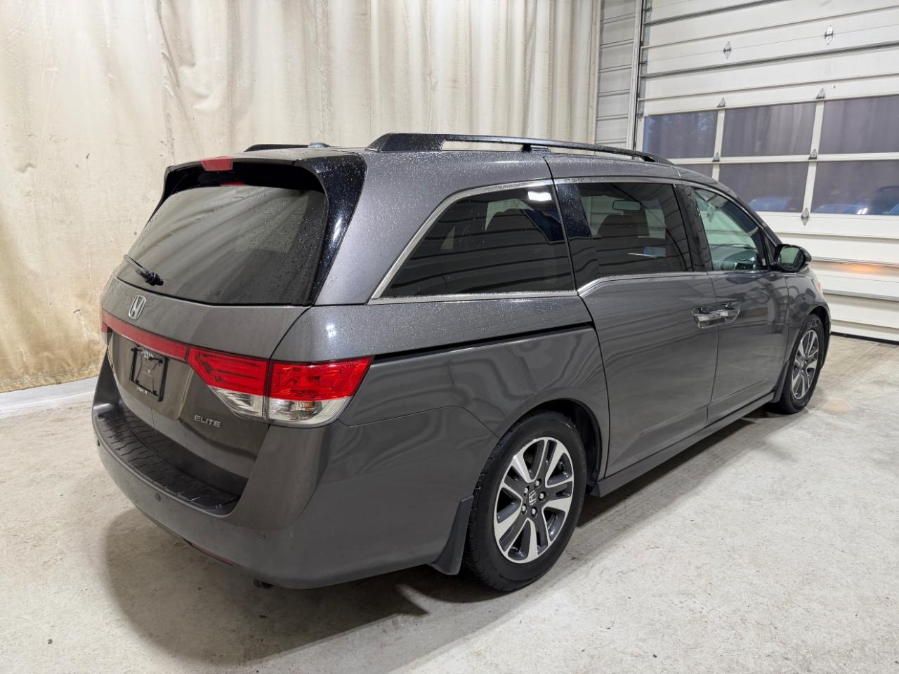 Honda Odyssey Touring w/ Nav System and DVD 2014