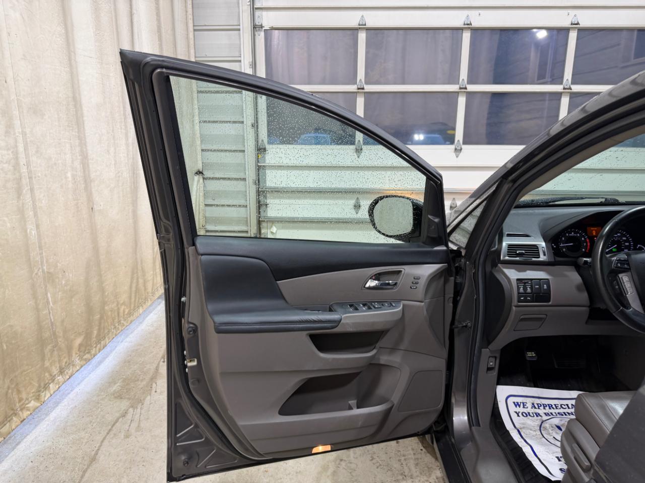 Honda Odyssey Touring w/ Nav System and DVD 2014