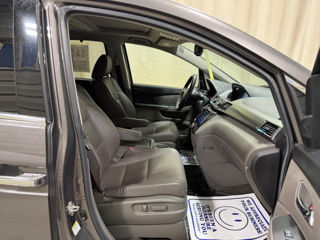 Honda Odyssey Touring w/ Nav System and DVD 2014