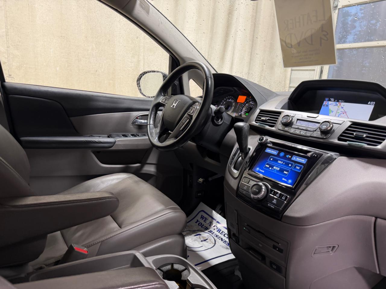 Honda Odyssey Touring w/ Nav System and DVD 2014