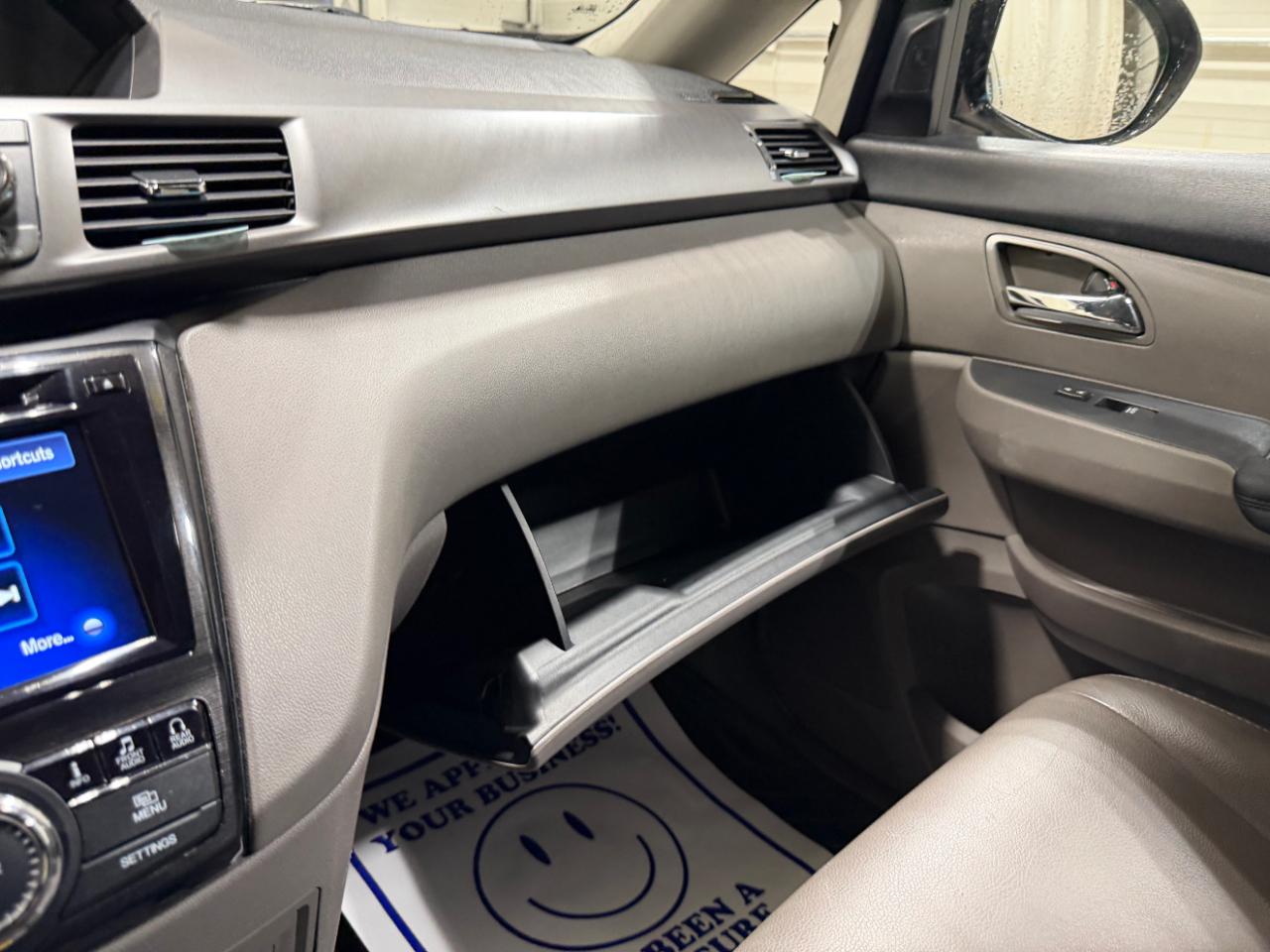 Honda Odyssey Touring w/ Nav System and DVD 2014