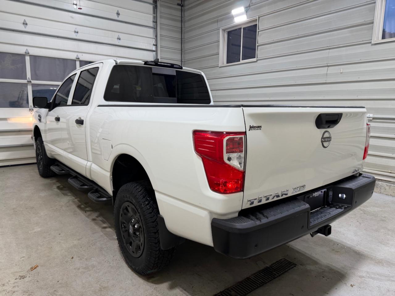 Nissan Titan XD 4x4 Crew Cab S 2023