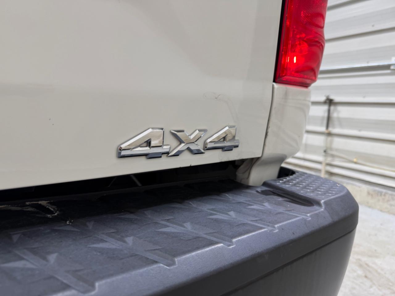 Nissan Titan XD 4x4 Crew Cab S 2023