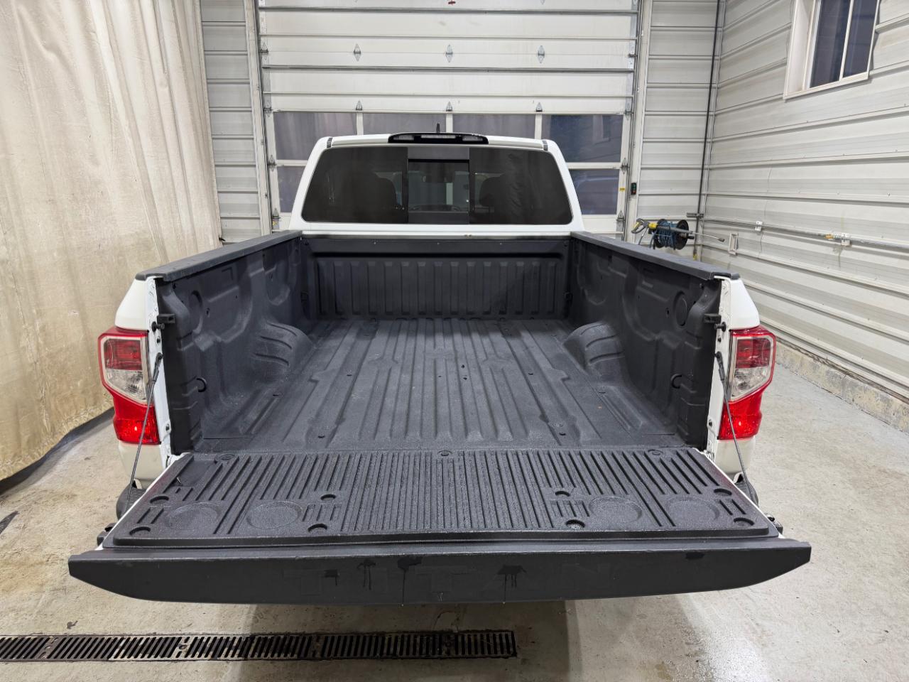 Nissan Titan XD 4x4 Crew Cab S 2023