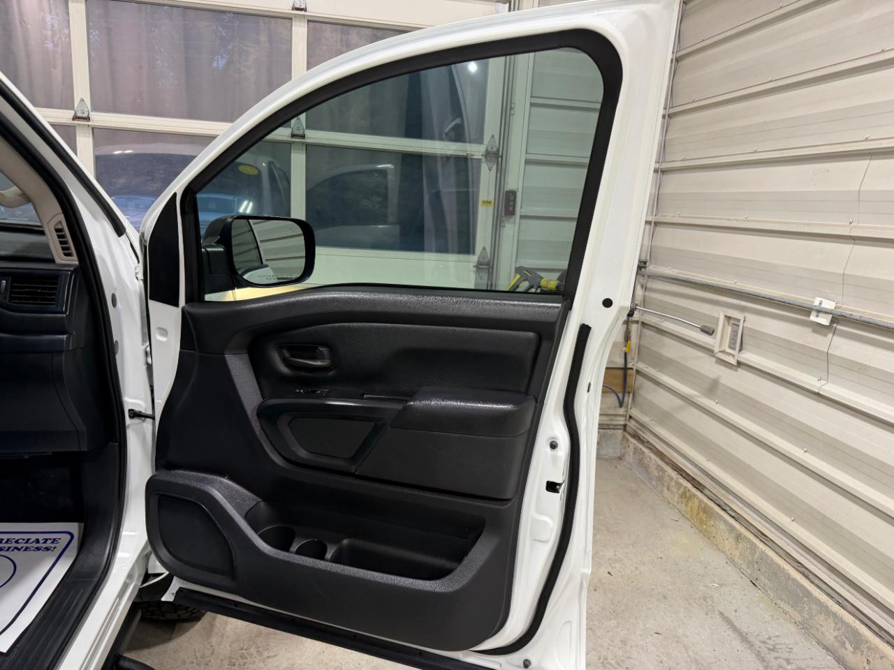 Nissan Titan XD 4x4 Crew Cab S 2023