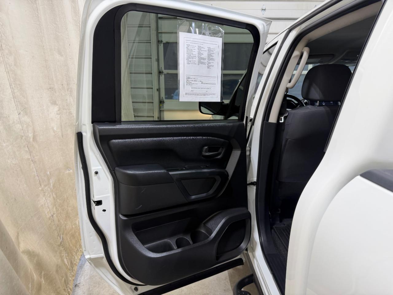 Nissan Titan XD 4x4 Crew Cab S 2023