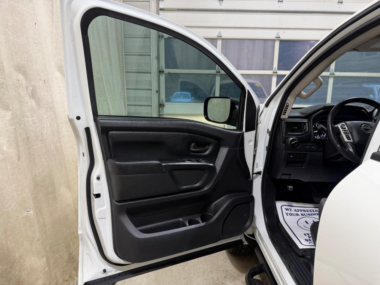 Nissan Titan XD 4x4 Crew Cab S 2023