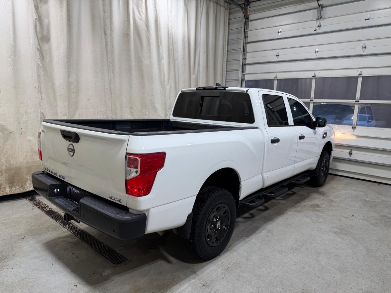 Nissan Titan XD 4x4 Crew Cab S 2023